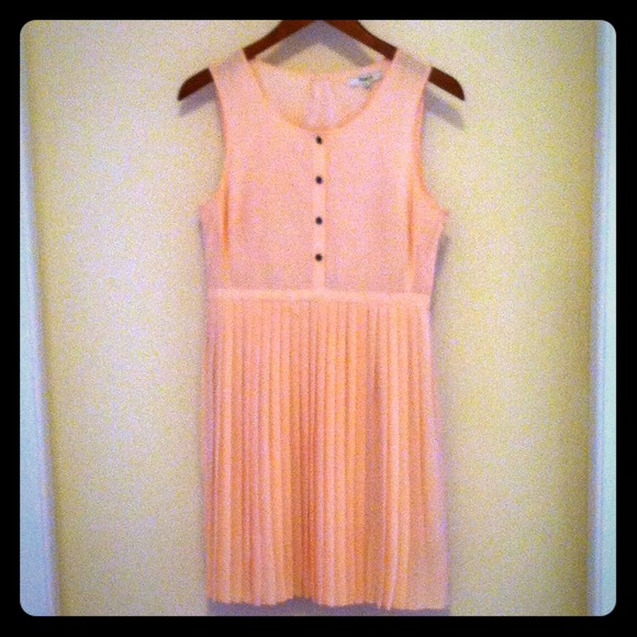 Perfect spring blush pink Madewell dress.