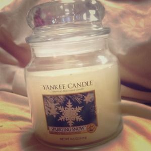 ⭕TRADED⭕Sparkling snow candle