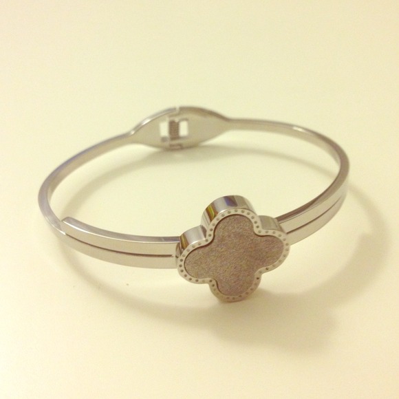 ❌SOLD❌ Silver Glitter Charm Bracelet