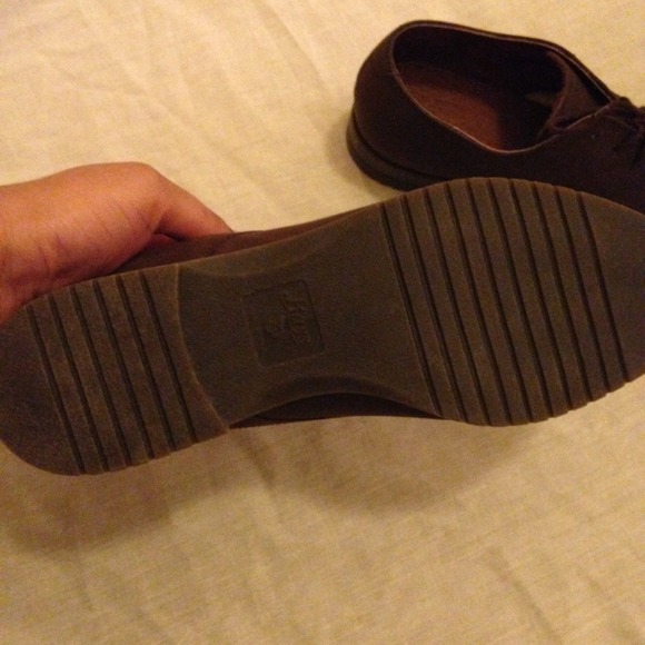 Chocolate brown lace up leather oxfords 👍 - Picture 2 of 2