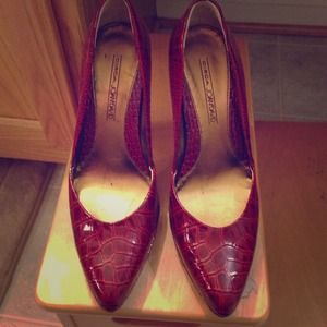 Leather dark red pumps