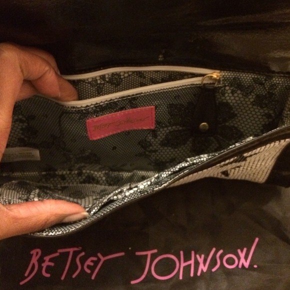 Betsey Johnson Star clutch... - Picture 4 of 4
