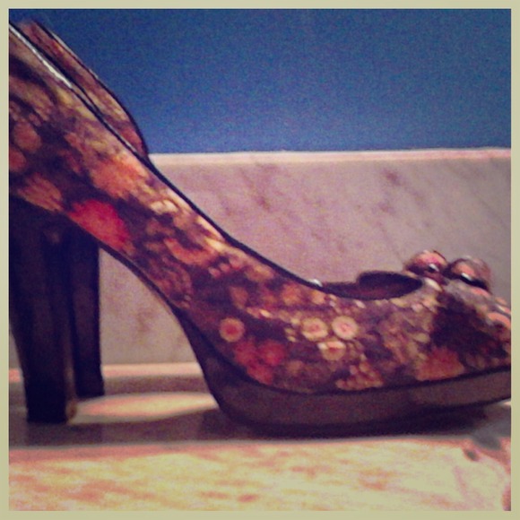 Peep toe heels