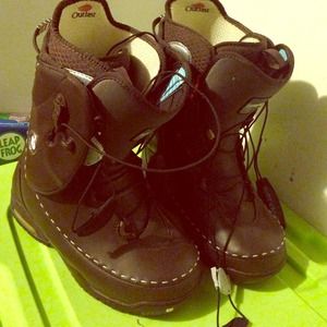 Women's burton snowboard boots. Brown. Size 7.