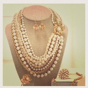 Stella & Dot Charlotte Statement Necklace