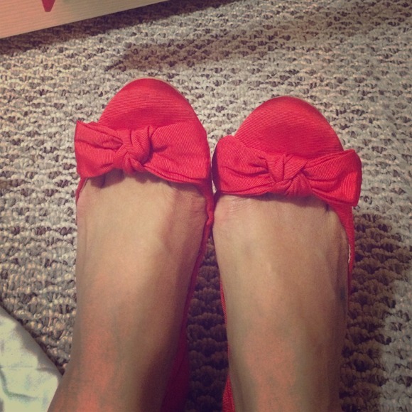 Red flats with beautiful bows!