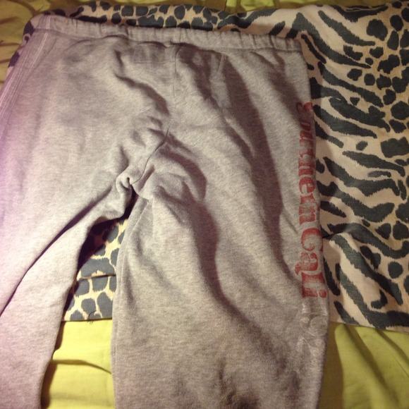 Cute Hollister sweats - Picture 2 of 2