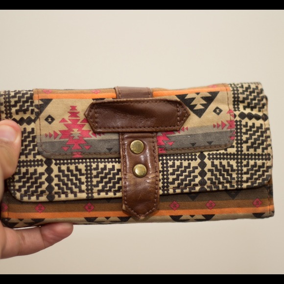 🎉HOST PICK🎉 Tribal print tri-fold wallet