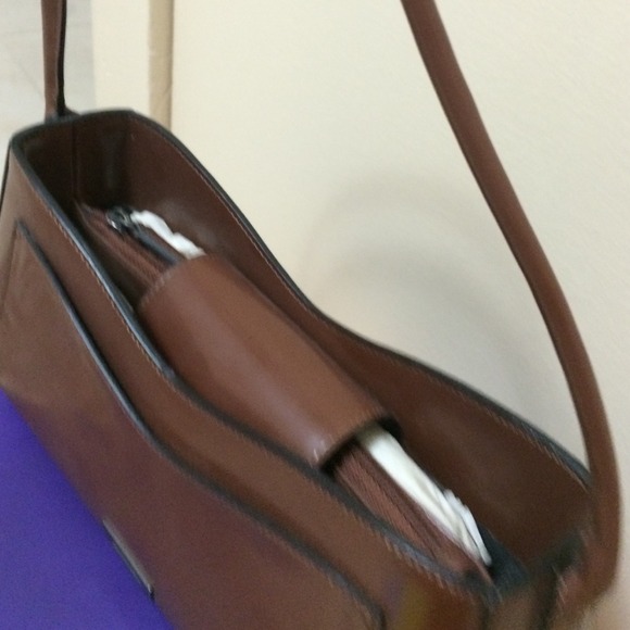 ⭐️NWOT GUESS HANDBAGS⭐️ - Picture 3 of 4