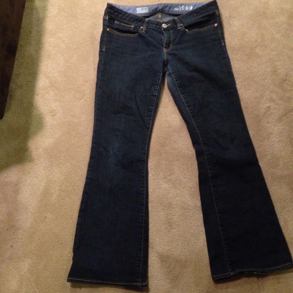 Dark curvy casual Gap Jean