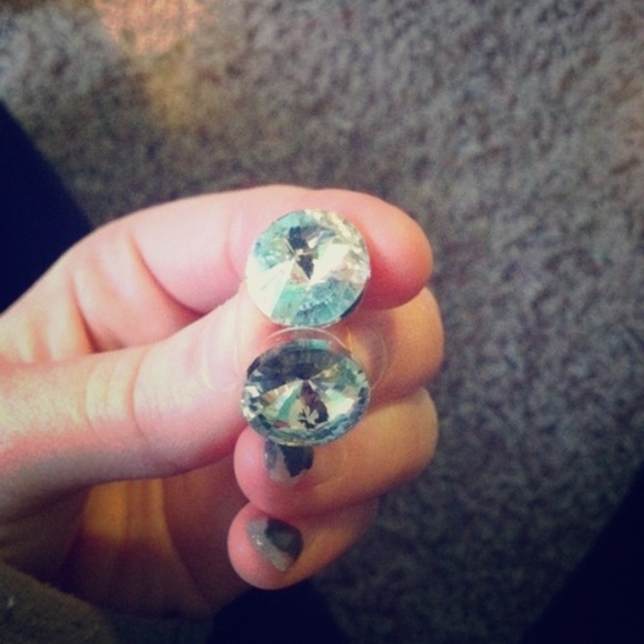 Fake diamond earrings! - Picture 1 of 3