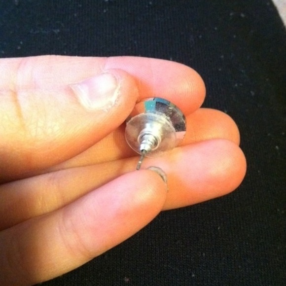 Fake diamond earrings! - Picture 2 of 3