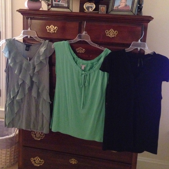 Bundle 3 short sleeve tops, very comfy & cool