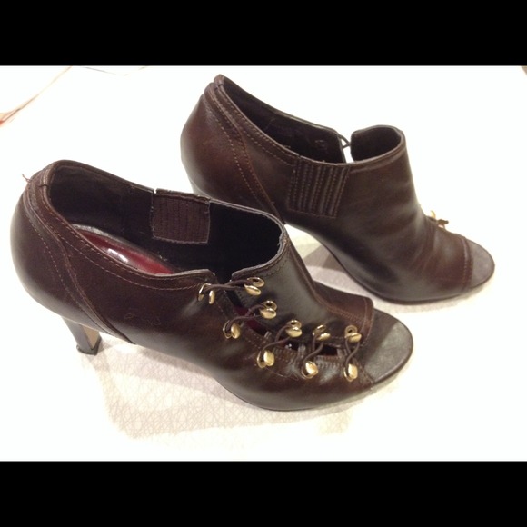 Brown (p?)leather open-toe heels, sz 8 - Picture 2 of 4