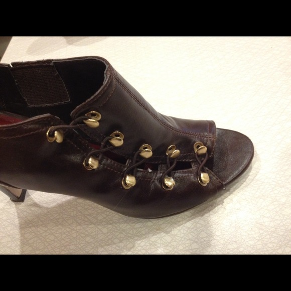 Brown (p?)leather open-toe heels, sz 8 - Picture 4 of 4