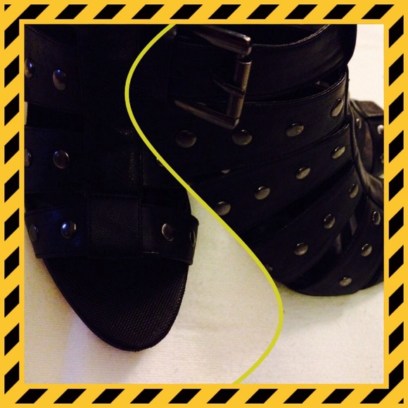 ๐HOST PICK 5/16๐ Aldo Strappy Heels - Picture 2 of 4