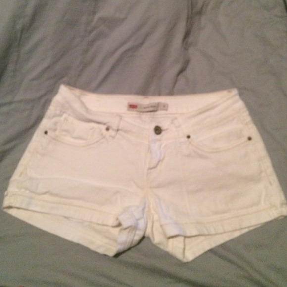 Levi's white shorty shorts size 3