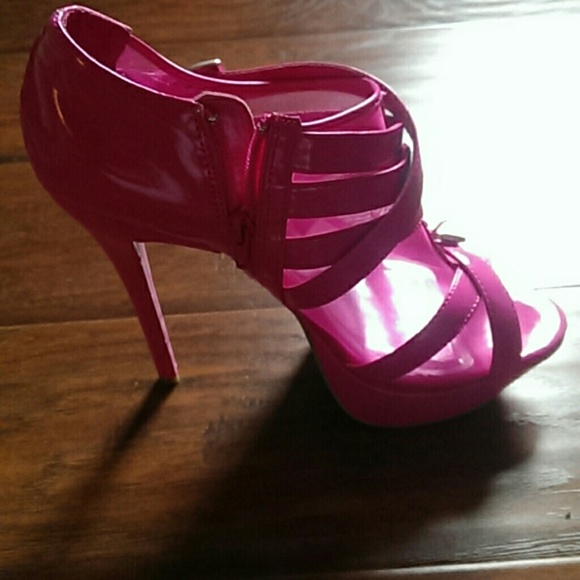 Pink Pumps - Picture 2 of 3