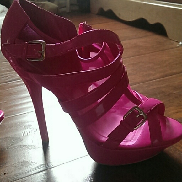 Pink Pumps - Picture 3 of 3