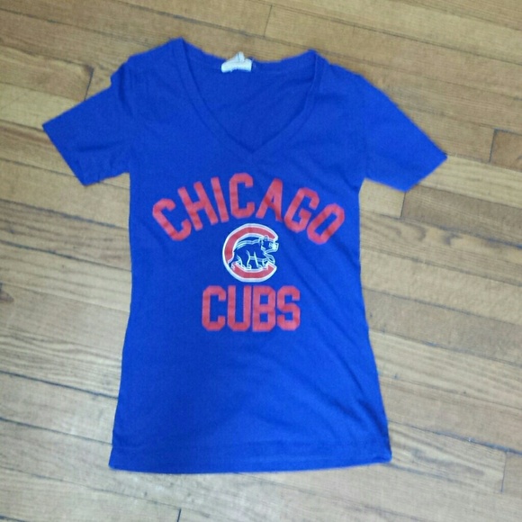 VS Pink CUBS tee.