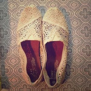 Toms natural crochet