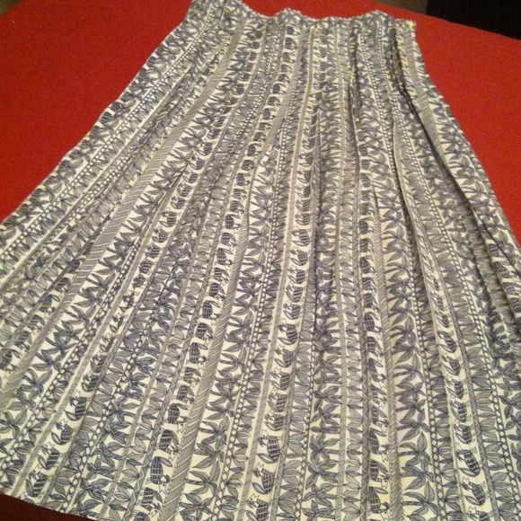 ๐HP2X๐ Vintage Aztec Print Pleated Skirt๐ - Picture 2 of 4