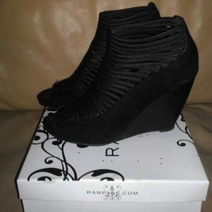 Rampage Jonalee Black Wedge Peep Toe Sandals