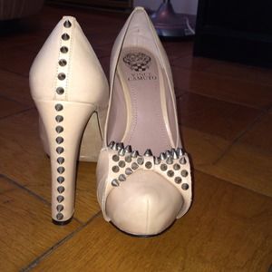 Vince Camuto "jamma" pump in nude