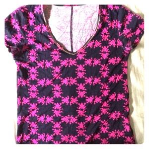🌴 Lilly Pulitzer Printed V-Neck 🌴