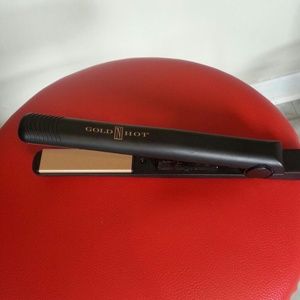Like new flat iron by gold n hot.