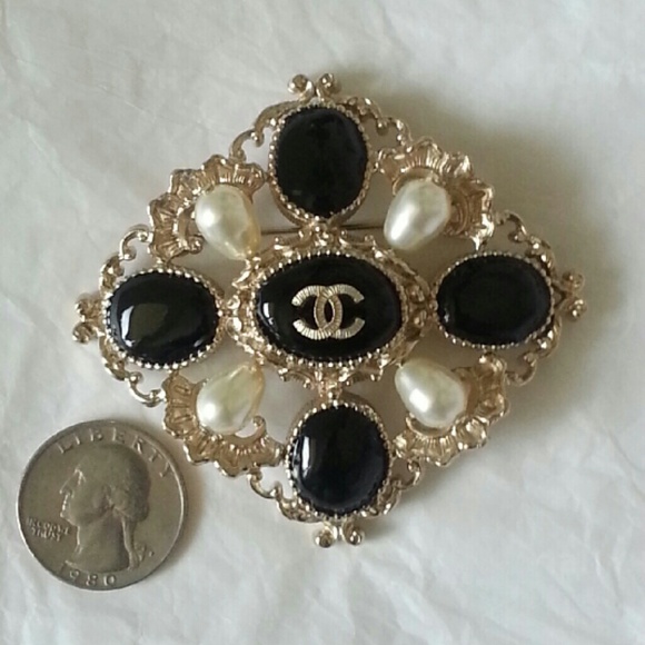 CHANEL Accessories - ⭐HP⭐ coco 💖 CHANEL CC brooch pin 💯AUTHENTIC