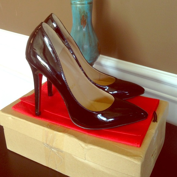 New low price!!! Designer Black red bottom pumps