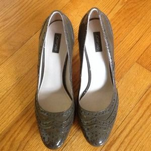 Joan & David Dagervair wingtip heels!