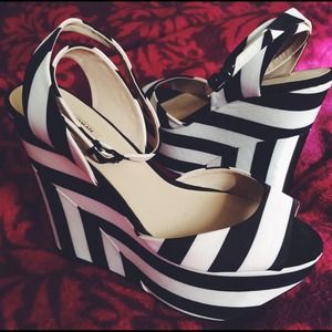 Amazing striped platform wedges from Zara!