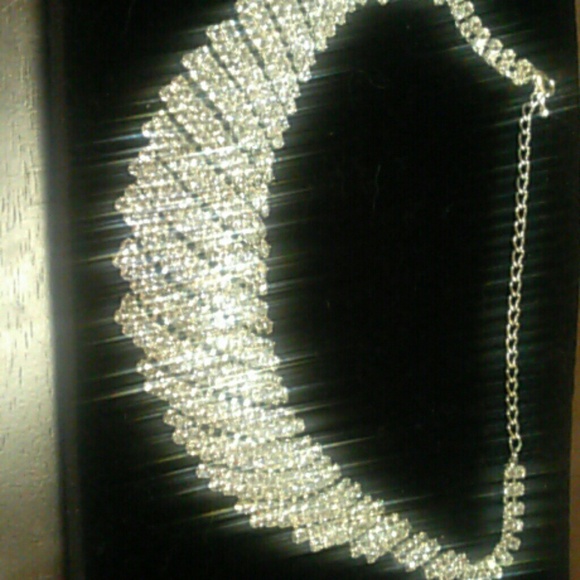 Gorgeous sparkley CZ necklace