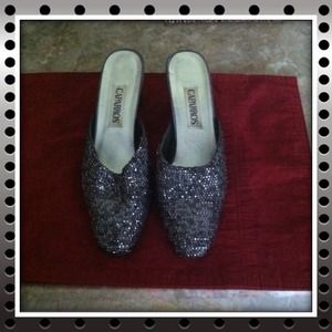 🇫🇷REDUCED🇫🇷 Grayish/silver sequin mule!