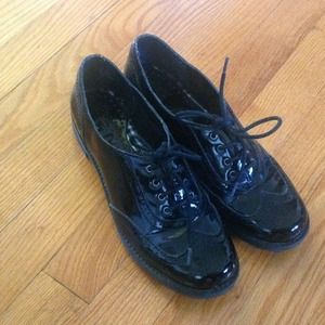 Like new Bass Wellingham oxfords! Super cute!