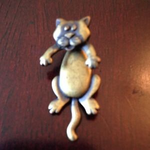 VTG Signed JJ signed Cat Earring.