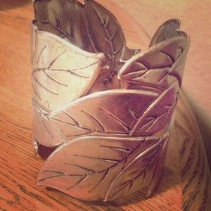 Silver Leaf Bracelet. Never Worn.  Great Condition