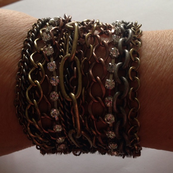 Multi chain bracelet with animal print hair clasp - Picture 2 of 3