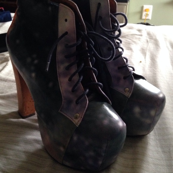 Last reduction 🎉Authentic Jeffrey Campbell galaxy
