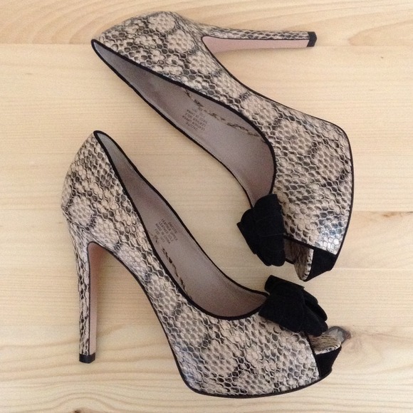 Joan & David Snake Embossed Pump   ❤️HostPick❤️ x2 - Picture 2 of 4
