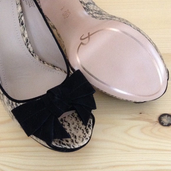 Joan & David Snake Embossed Pump   ❤️HostPick❤️ x2 - Picture 4 of 4