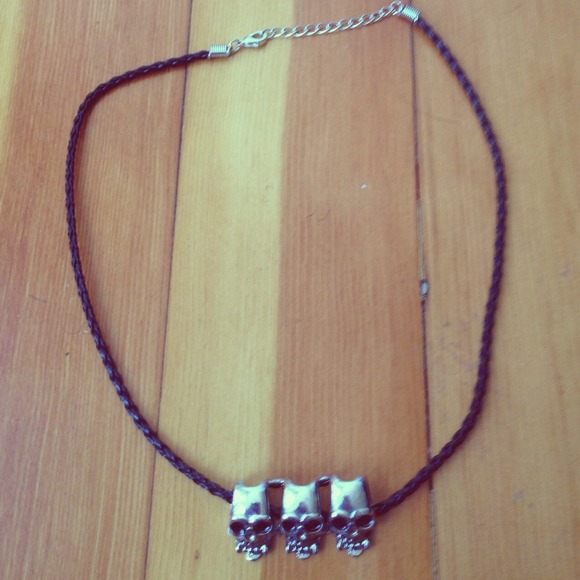 Three headed 90's skull necklace