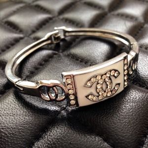 BEAUTIFUL BANGLE BRACELET