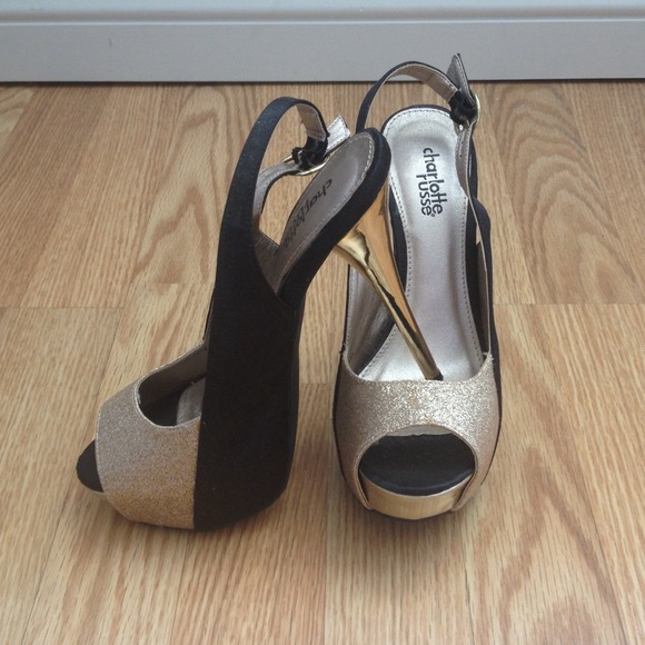 Adorable Charlotte Russe Black and Gold heels