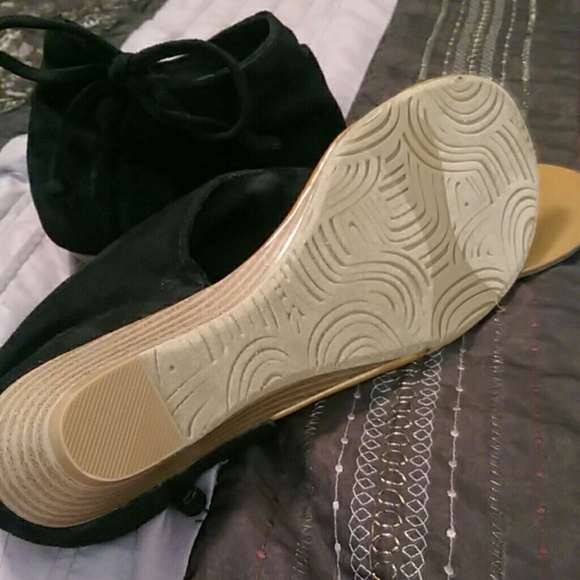 Express Sandals - Picture 3 of 3