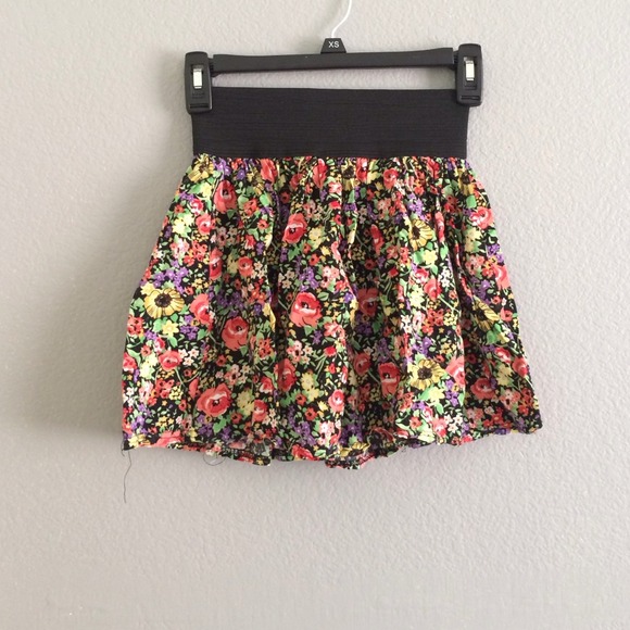 Floral skirt - Picture 1 of 2
