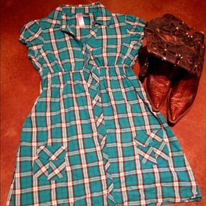 Super cute L.E.I. Taylor Swift plaid dress.