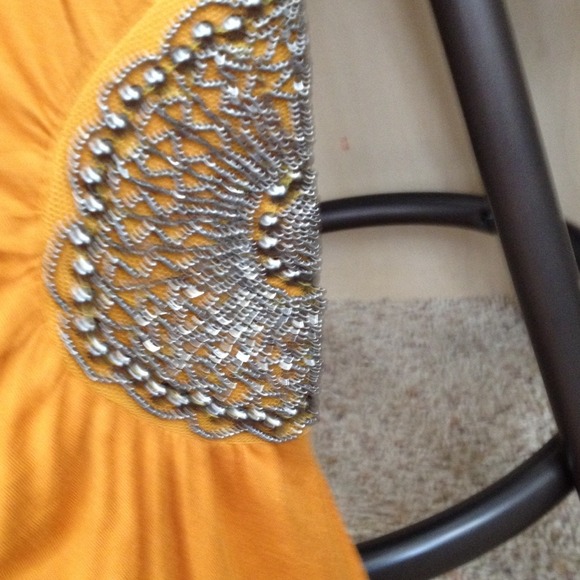 Top - Picture 2 of 2